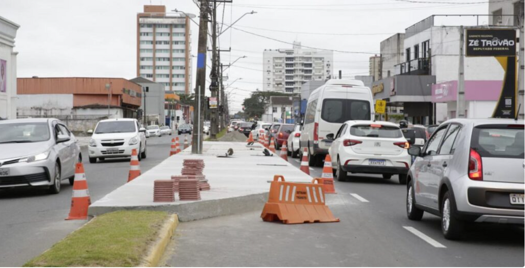 Obras na rua Procópio Gomes terão continuidade com a construção de abrigos de ônibus