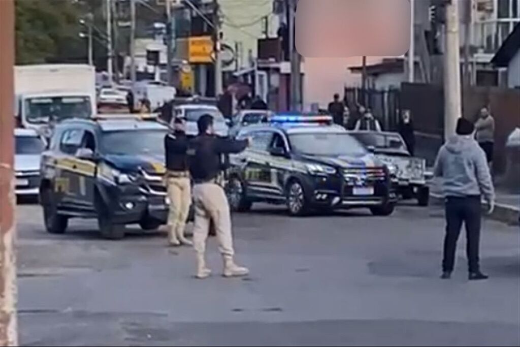 Motorista é preso após fuga e colisão com viatura da PRF em Santa Maria
