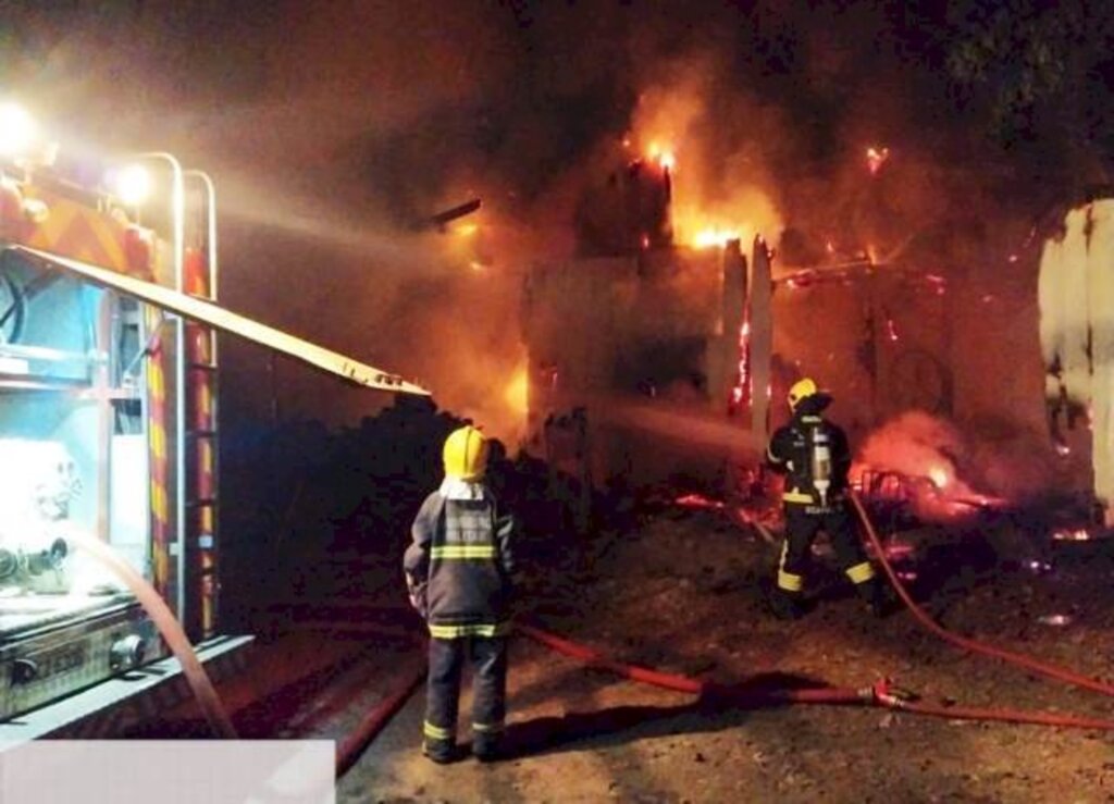 Incêndio destrói parte de aviário