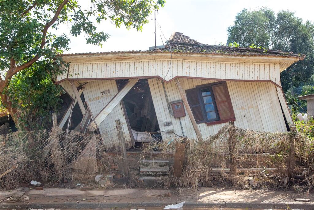 Auxílio Reconstrução é pago a 61,6 mil famílias do Rio Grande do Sul nesta quinta-feira
