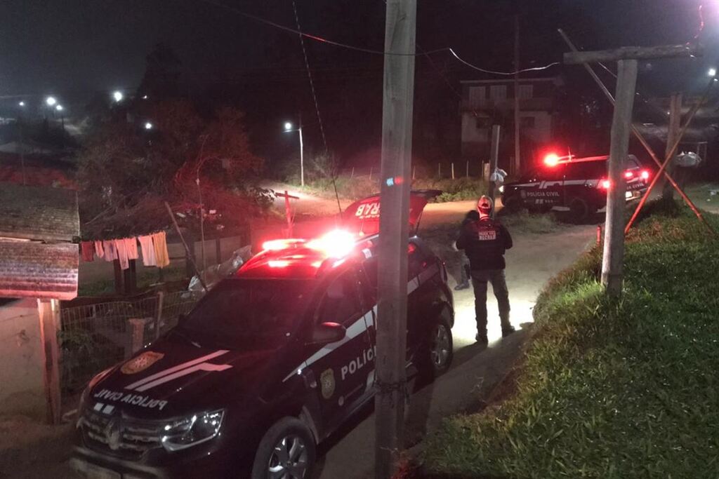 Foto: Polícia Civil - Três suspeitos foram presos na Vila Popular, área urbana de Amaral Ferrador