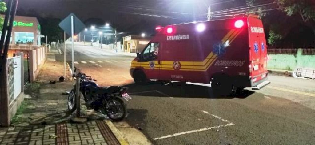 Queda de motociclista em via pública