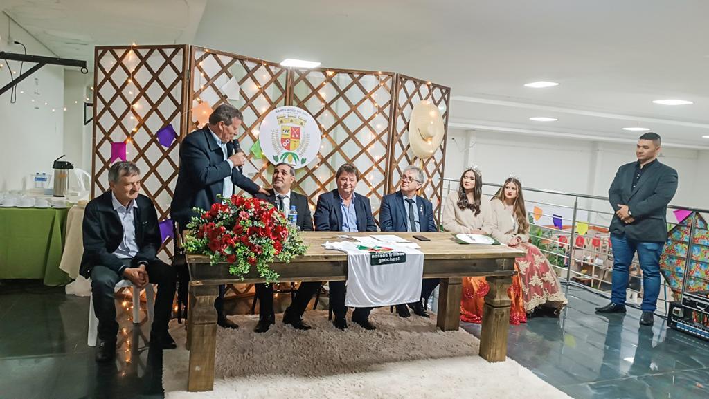 PREFEITO MOACIR TEIXEIRA É ELEITO NOVAMENTE  À PRESIDÊNCIA DA AMESC