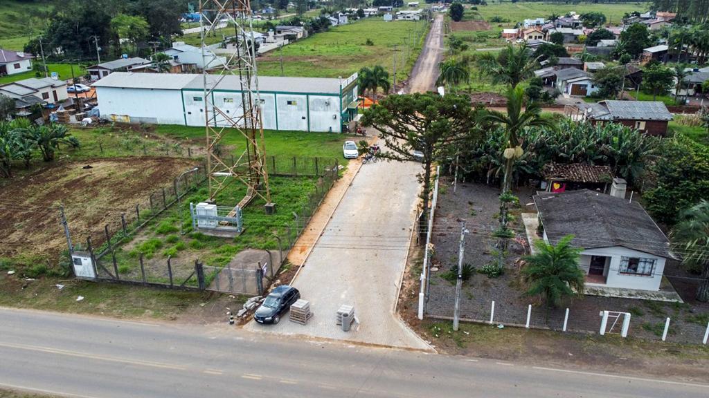MAIS DUAS RUAS SÃO CONTEMPLADAS COM  PAVIMENTAÇÃO NO CENTRO DE MORRINHOS DO SUL