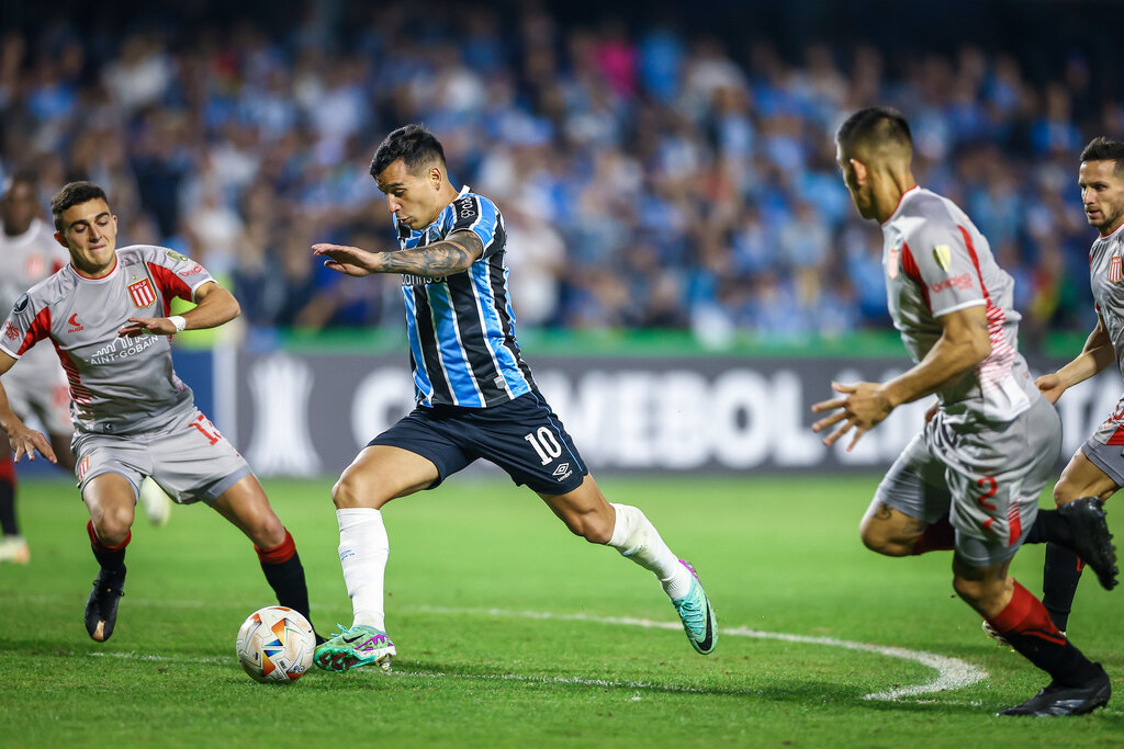 Grêmio cede 1 a 1 ao Estudiantes e enfrentará Fluminense nas oitavas