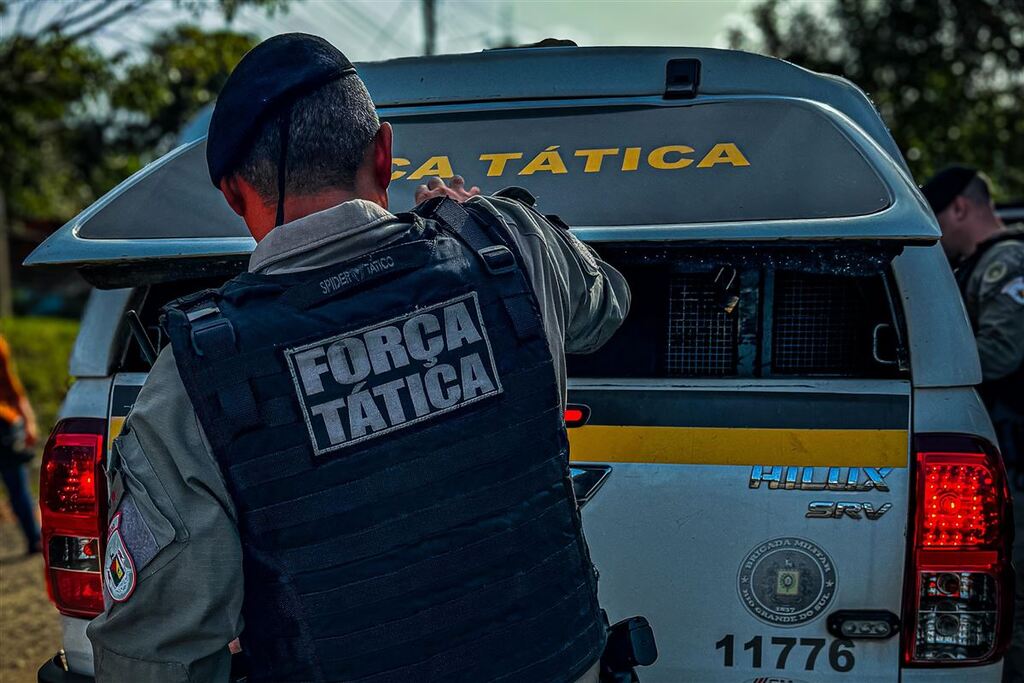Foto: Brigada Militar - Policiais da Força Tática abordaram o homem no Bairro Nova Santa Marta