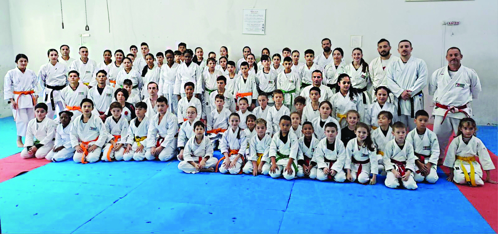 Seleção de Karatecas da Federação FECAKI de Santa Catarina, fazem treino com várias cidades unidas