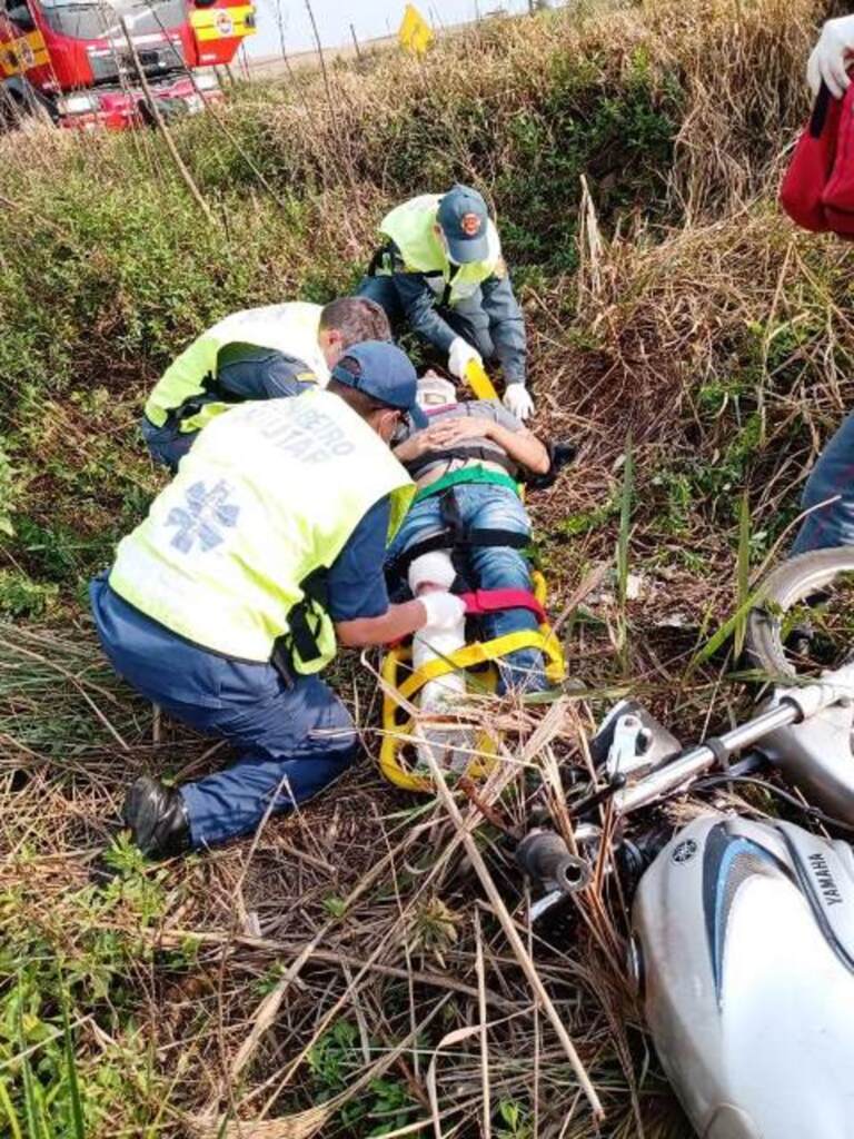 Motociclista fica ferido