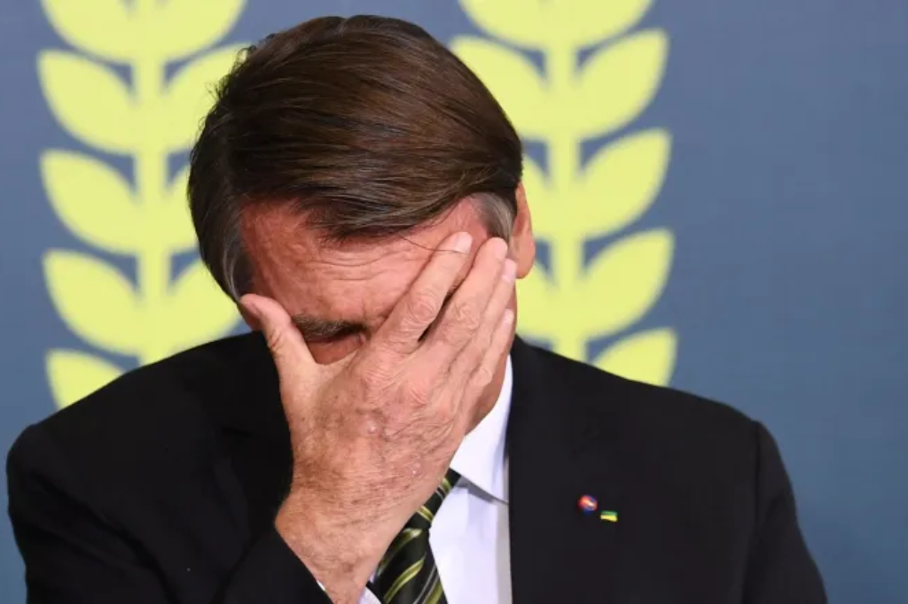 Ministro do TSE anula condenação de Bolsonaro