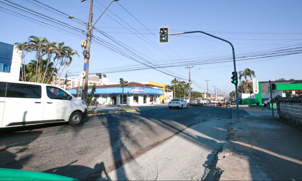 Dois cruzamentos da rua Coronel Procópio Gomes ficarão em meia pista para continuidade das obras