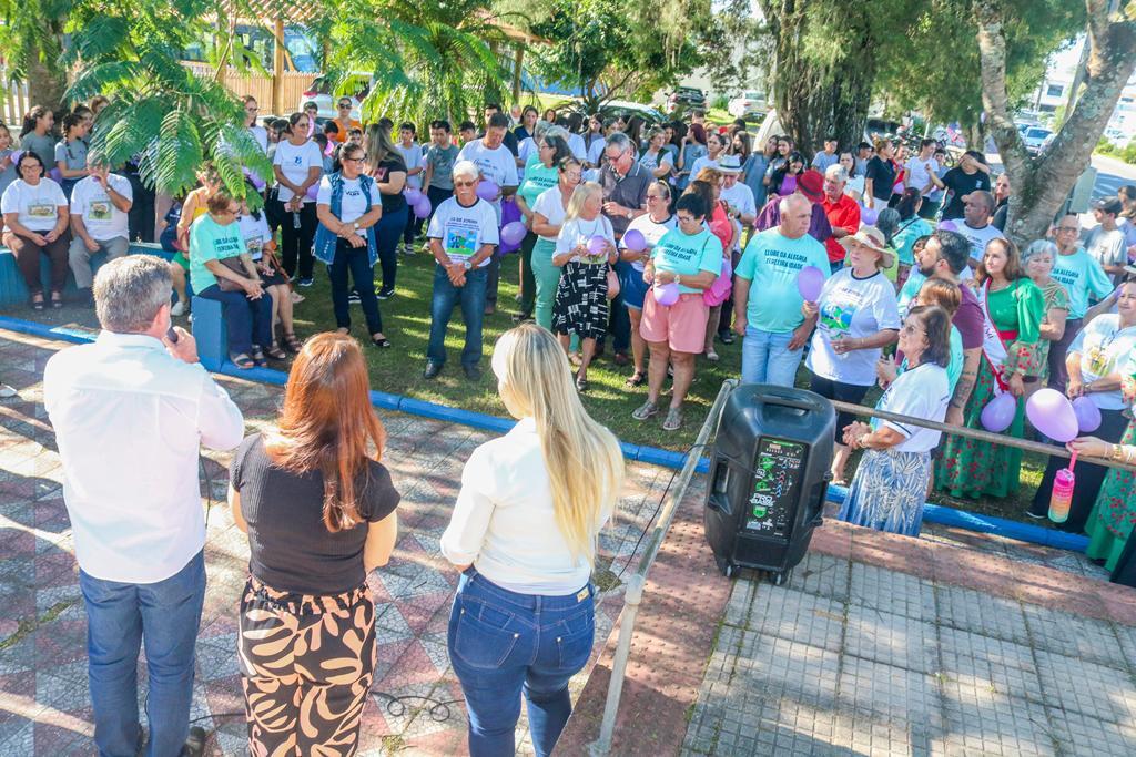 ASSISTÊNCIA SOCIAL REALIZA CAMINHADA DE CONSCIENTIZAÇÃO CONTRA A VIOLÊNCIA AOS IDOSOS EM SÃO JOÃO DO SUL