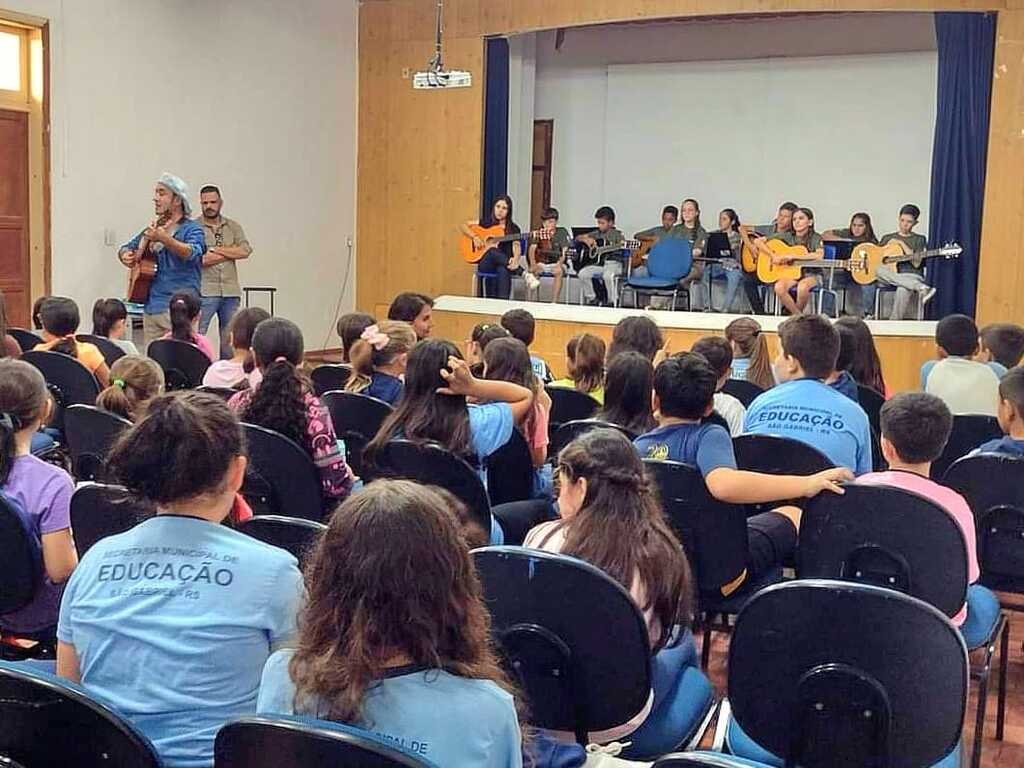 GINÁSIO SÃO GABRIEL RECEBE O PROJETO 