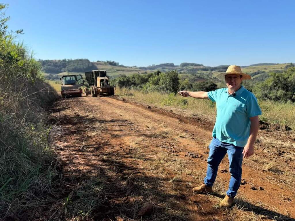 Município realiza melhoria nas estradas