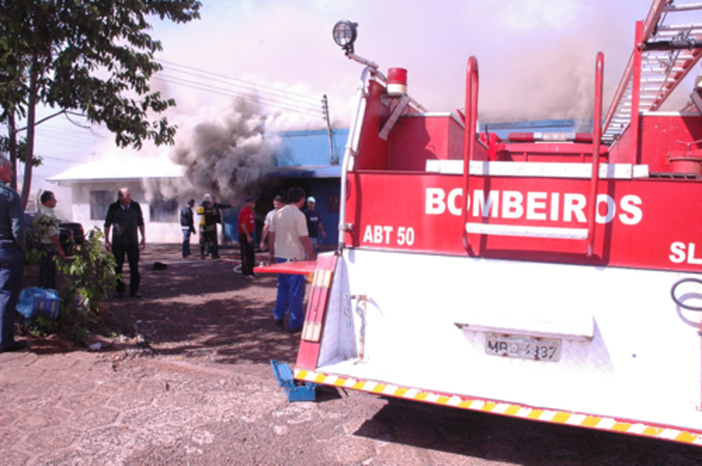 Incêndio danifica parcialmente oficina