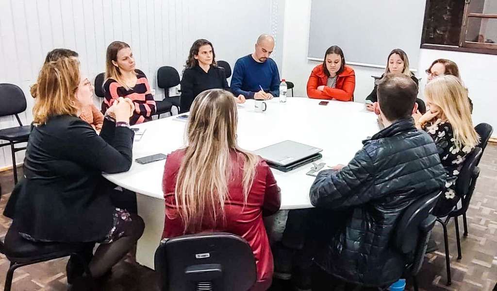  Dia Mundial do Orgulho Autista: Capinzal e Ouro Debatem Inclusão Escolar e Planejam Seminário Intermunicipal para 2025