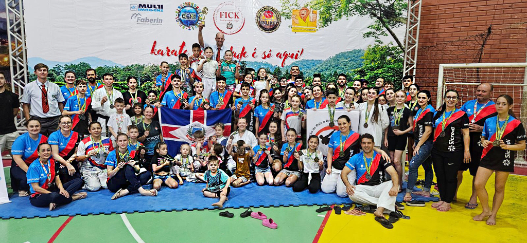 KARATÊ DE PIRATUBA FOI CAMPEÃO GERAL NO CAMPEONATO CATARINENSE DE KARATÊ INTERESTILOS, NA CIDADE DE BOMBINHAS-SC