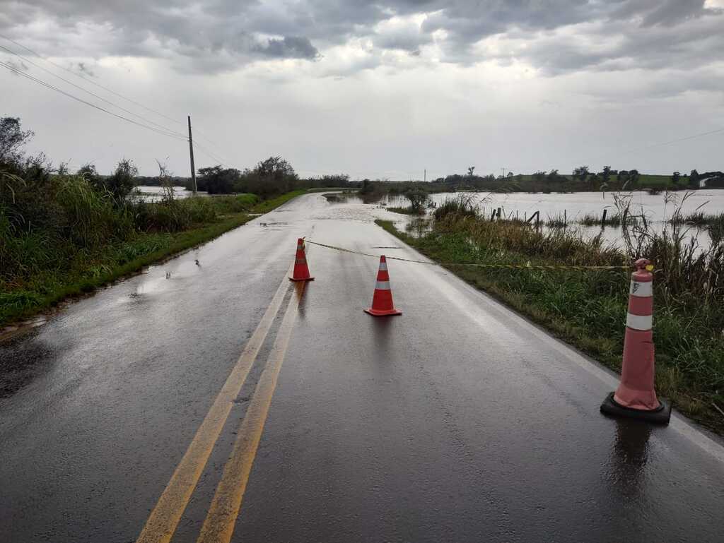 Trecho da ERS-149 entre Restinga Sêca e Formigueiro é parcialmente bloqueado em razão das chuvas