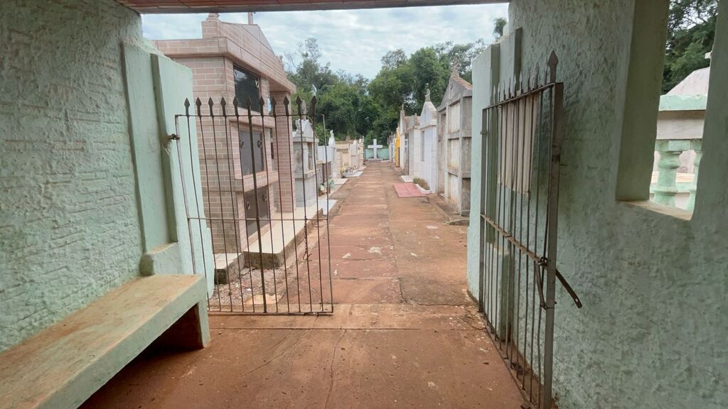 título imagem Defesa nega que idoso e os dois filhos acusados de morte em ritual dentro de cemitério sejam pais de santo