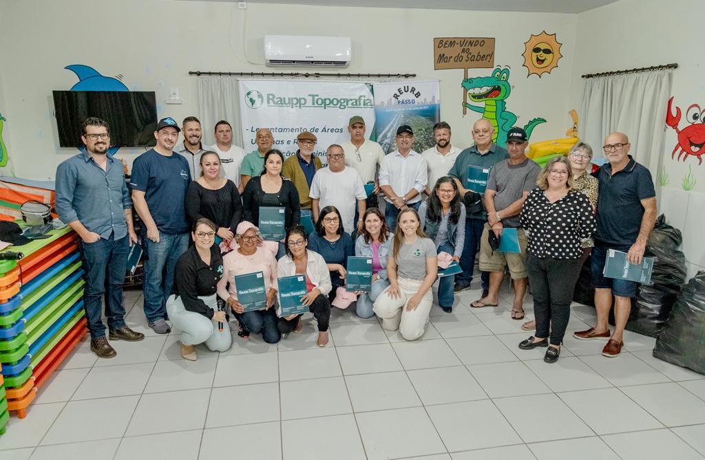 RAUPP TOPOGRAFIA ENTREGA PRIMEIRAS  MATRÍCULAS DO REURB EM PASSO DE TORRES