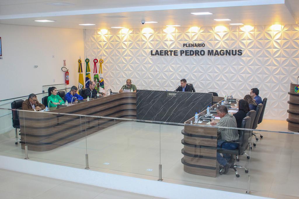 CÂMARA DE SÃO JOÃO DO SUL  APROVA PROJETOS QUE DISPÕEM SOBRE PLANOS DE CARGOS E CARREIRA DOS SERVIDORES E DO MAGISTÉRIO