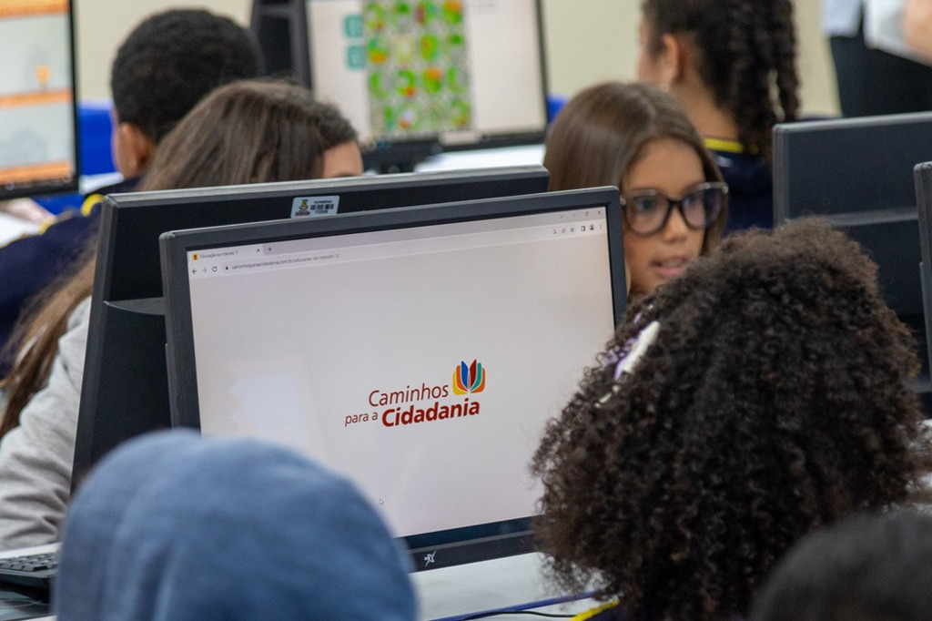 CURSO ON-LINE GRATUITO PARA PROFESSORAS DO SUL CATARINENSE: OPORTUNIDADE DO PROGRAMA CAMINHOS PARA A CIDADANIA