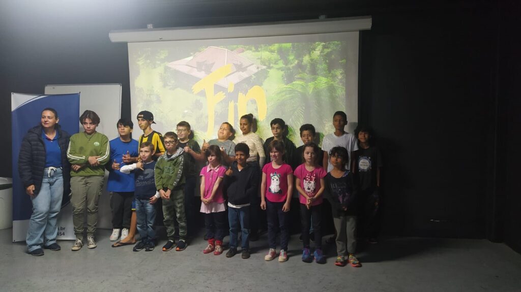  Crianças e Adolescentes do SCFV do CRAS de Ouro participaram de atividade cultural no SESC de Joaçaba