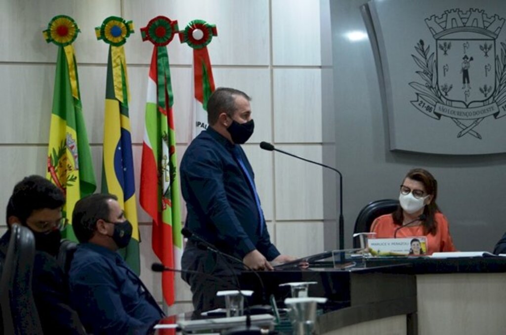 Implantação de canaletas na Rua Dom Pedro II