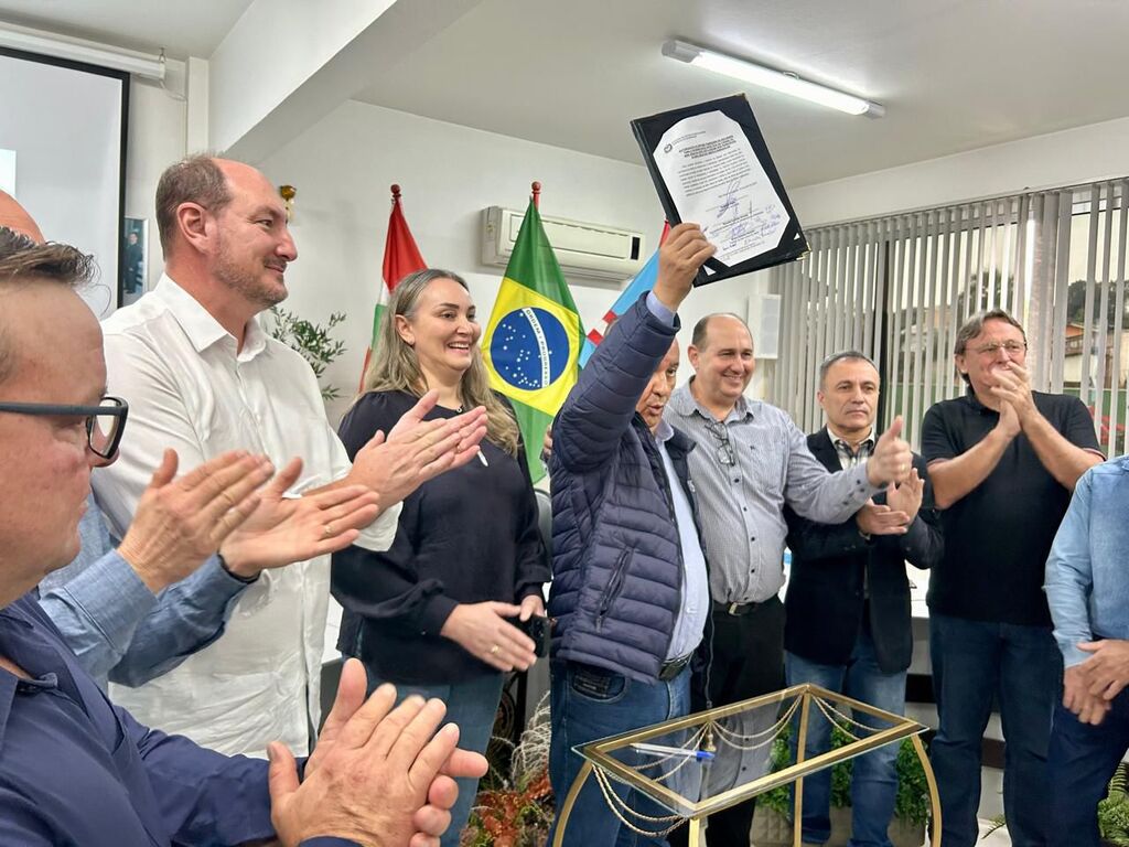 Assinado repasse de R$ 5 milhões para asfalto entre Bom Jesus do Oeste e Maravilha