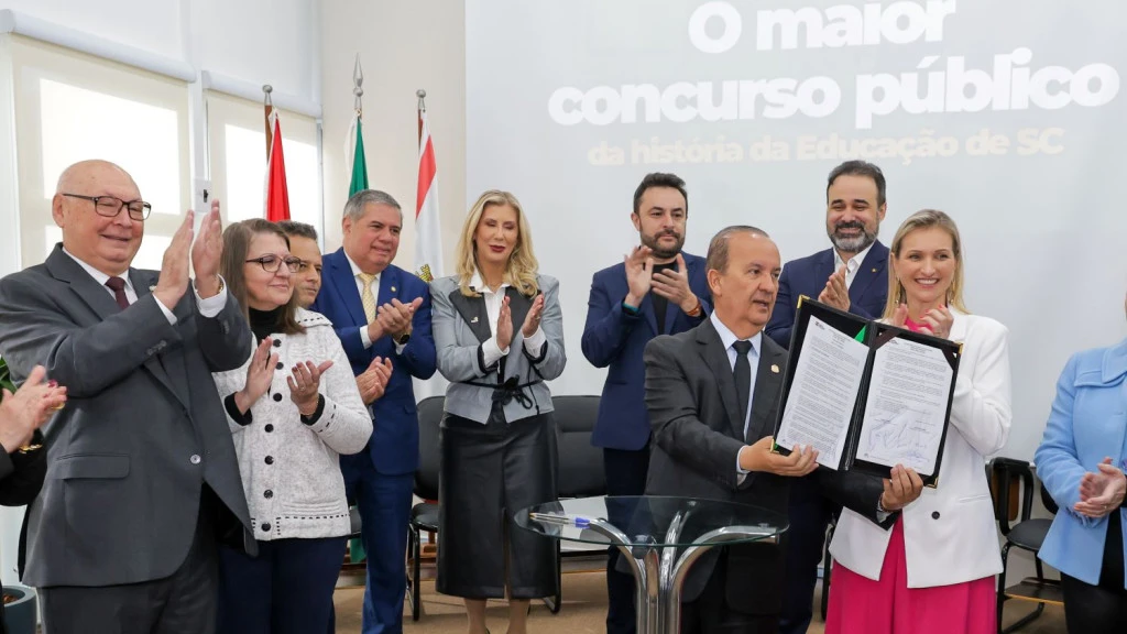 Santa Catarina lança maior concurso da história do estado para Educação