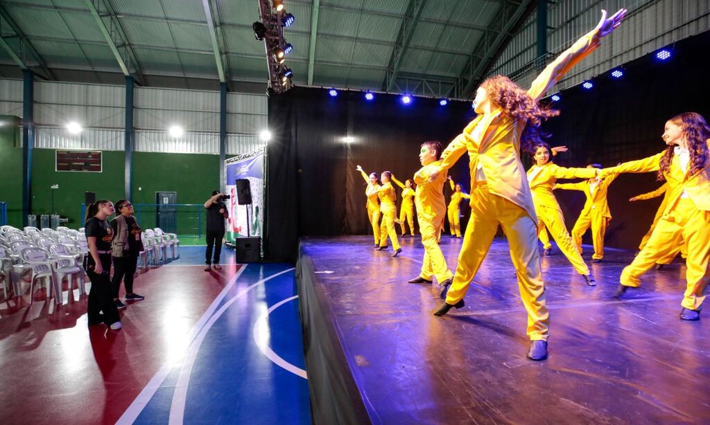 Há um mês do Festival de Dança, Escola Pedro Ivo Campos apresenta coreografia que concorrerá este ano