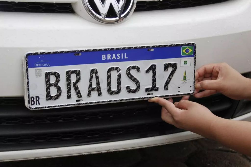 Polícia Militar apreende veículo com placa pintada à mão no Sul de SC