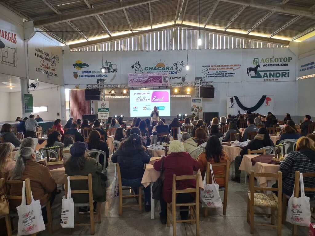 Mais de 100 agricultoras participam do Encontro da Mulher Rural no interior de Otacílio Costa