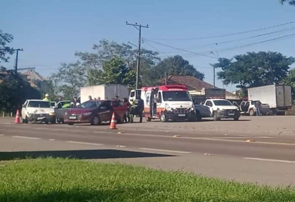 título imagem Colisão entre veículos deixa duas pessoas feridas na RSC-287, em Restinga Sêca
