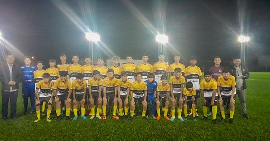 EM SÃO JOÃO DO SUL PROJETO TIGRINHOS RECEBE KITS DE UNIFORME