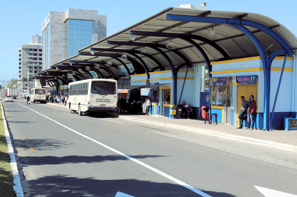 Morador de rua é preso após ameaçar mulher em terminal de Imbituba