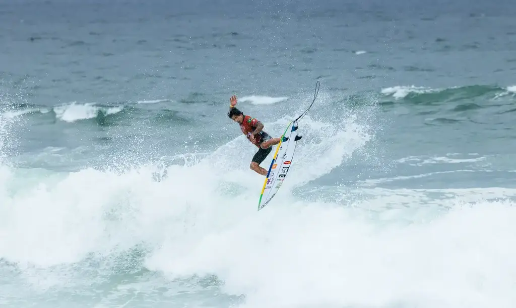 Gabriel Medina, Italo Ferreira e Yago Dora avançam em Saquarema