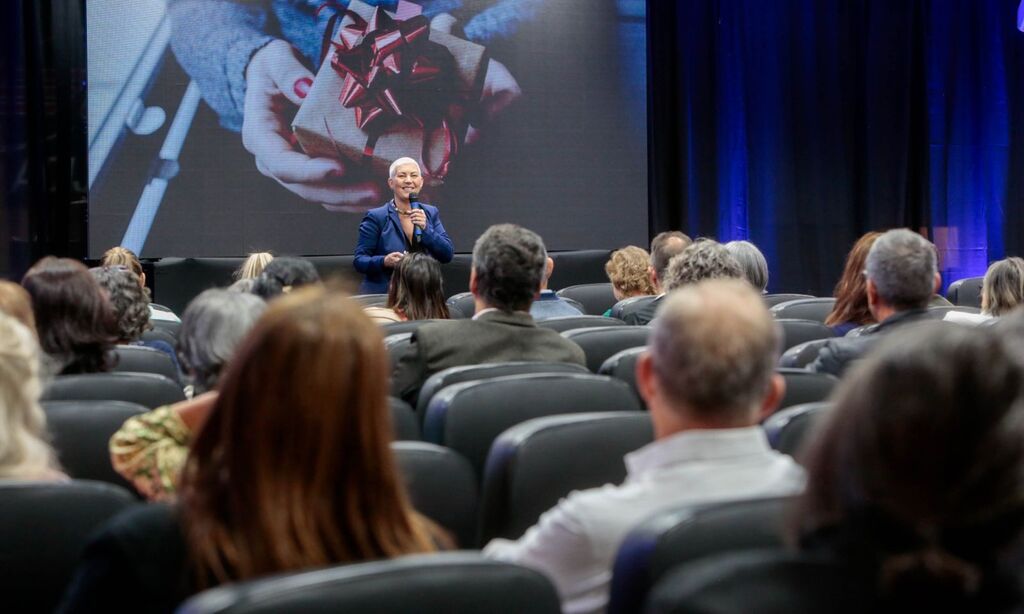 Homenagens, reflexões e educação financeira marcam evento do Ipreville em Joinville