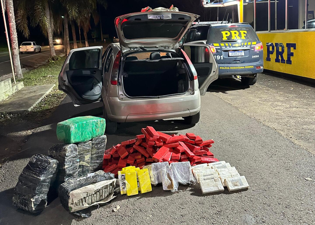 Homem é preso por transportar mais de 230 quilos de drogas dentro de carro, na BR-287, em Santiago