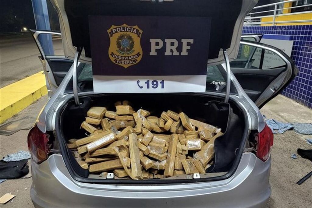 Foto: Polícia Rodoviária Federal (PRF) - Droga era transportada de Santa Catarina e tinha como destino Santa Maria