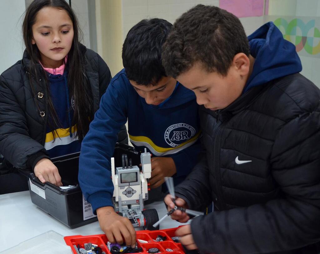 Estudantes de escolas públicas de São Joaquim vivenciam experiência inovadora no Espaço Maker do SESI, em Lages