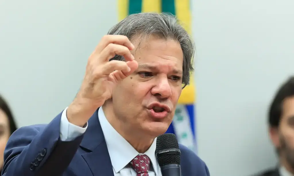 Haddad nega possibilidade de baixar IOF cambial para segurar dólar