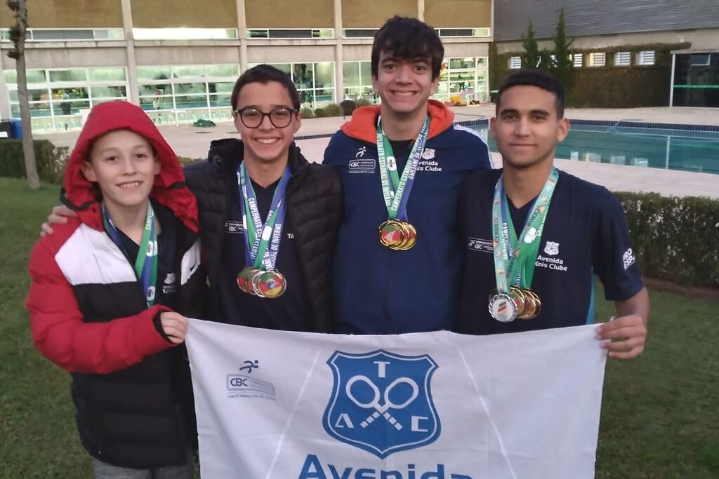 Nadadores do Avenida Tênis Clube garantem 14 medalhas no Campeonato Estadual do Interior
