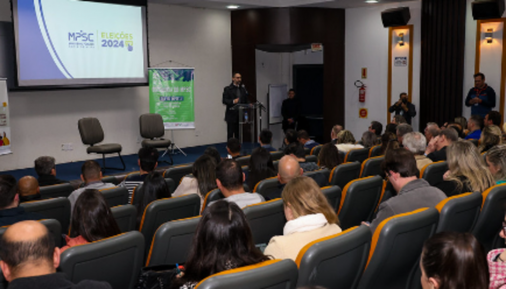Seminário Regional Eleitoral de Lages aborda uso de inteligência artificial e outros temas ligados à campanha deste ano