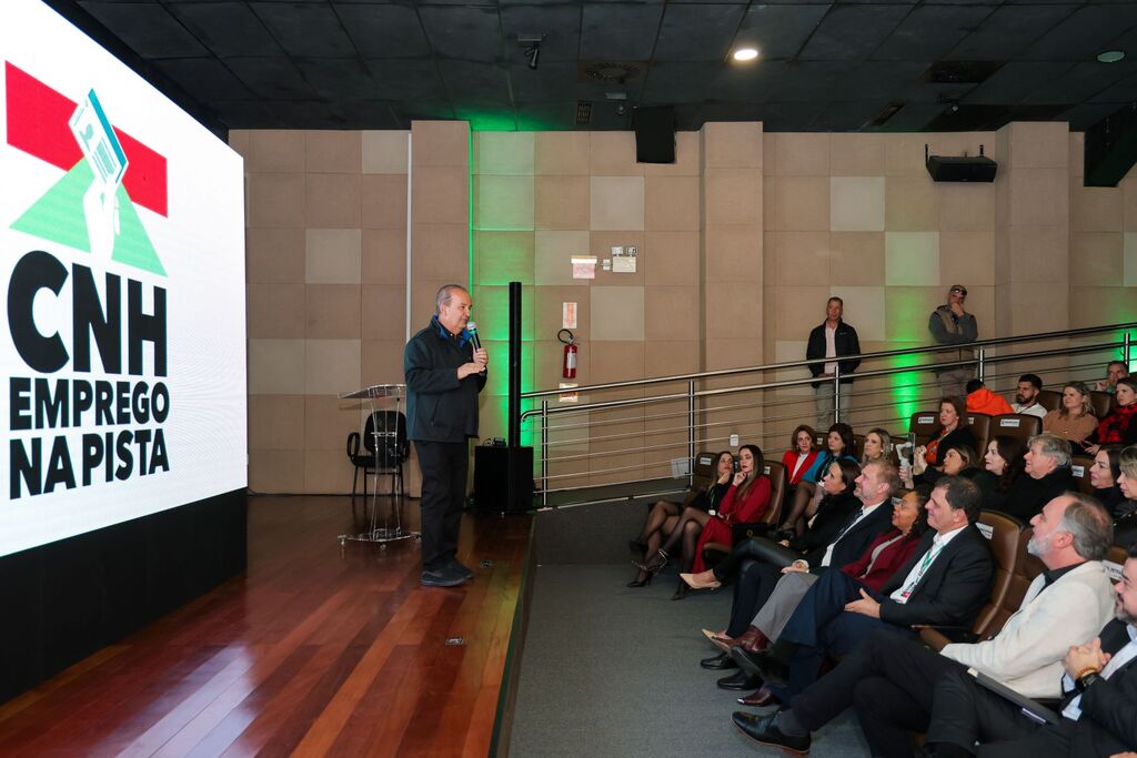 GOVERNADOR SANCIONA LEI DO PROGRAMA CNH EMPREGO NA PISTA