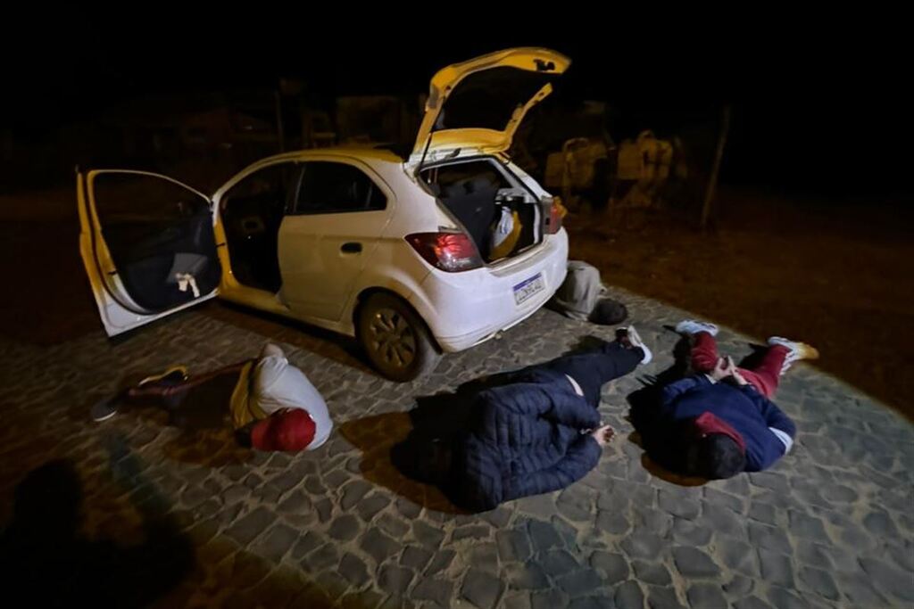Foto: Polícia Civil - Criminosos presos planejavam executar um homem no balneário Poço das Pedras