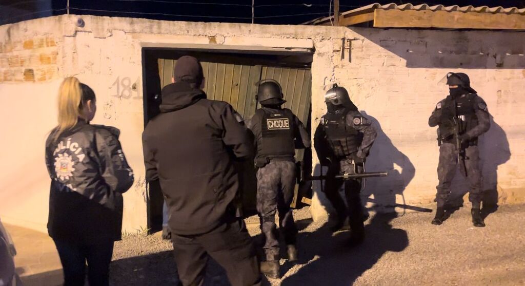 Nove pessoas são presas em operação contra o tráfico de drogas em Santa Maria; ação mobilizou 175 policiais