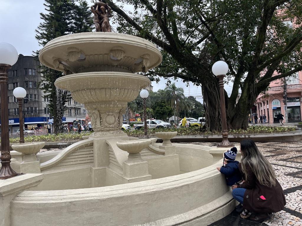 População acompanha as mudanças da Praça Saldanha Marinho após revitalização
