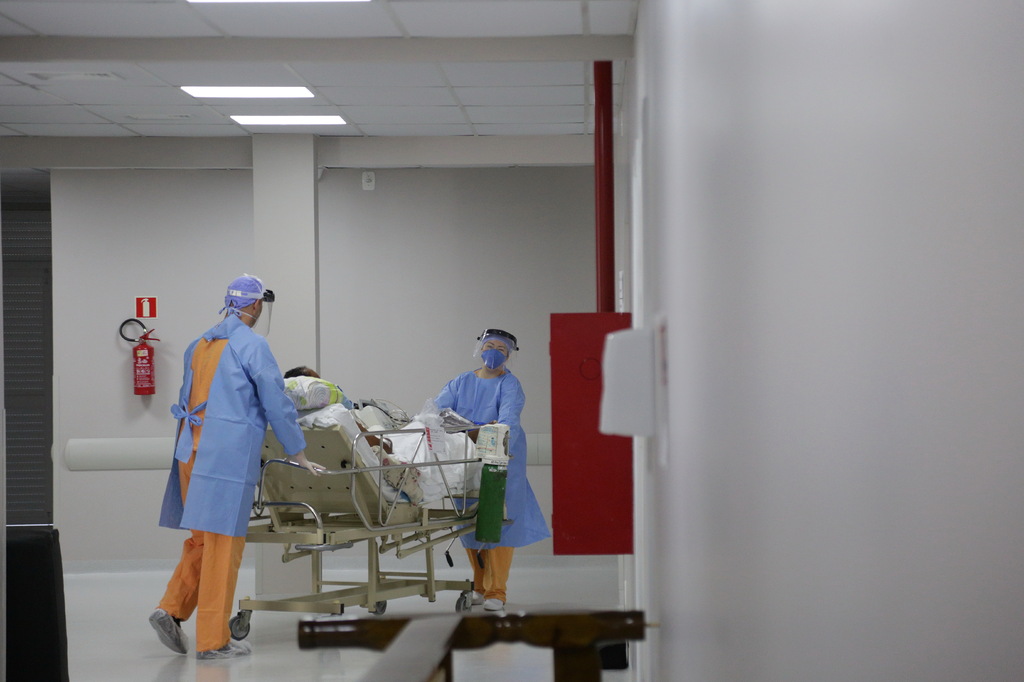 Hospital Universitário recebe 77 profissionais e deve abrir 10 novos leitos de UTI ainda em julho