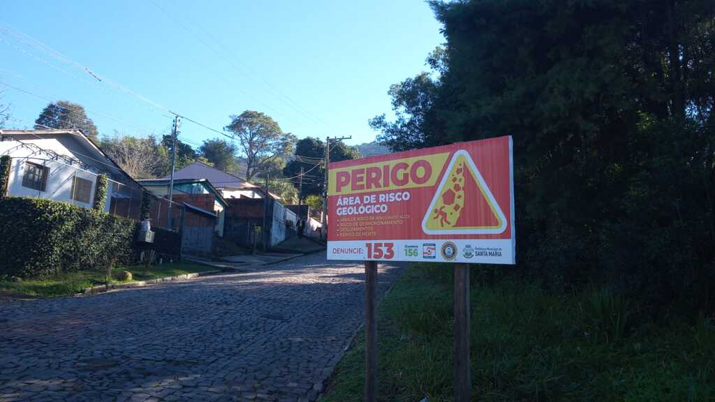 Transporte coletivo deixa de circular nas áreas de risco; moradores da Vila Santa Terezinha questionam decisão da prefeitura