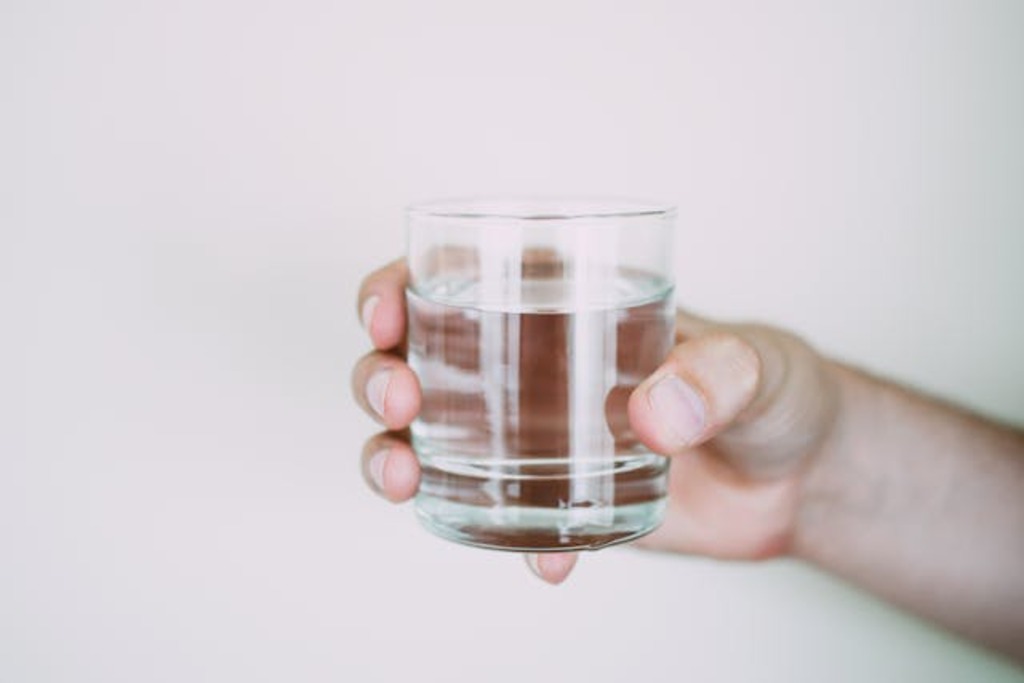 Beber água potável ajuda a prevenir doenças